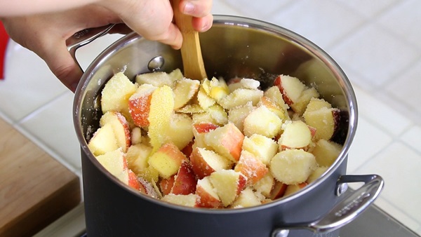 Come cucinare la marmellata dalle mele a casa