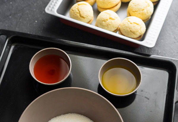 Ricetta di vacanza: Torta di pesche con ripieno di crema