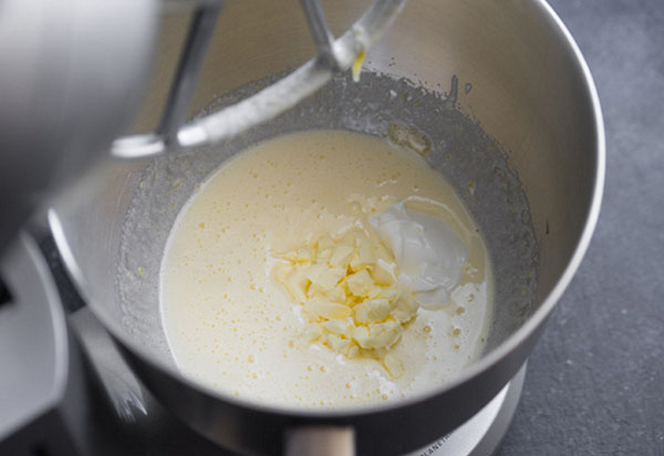 Ricetta di vacanza: Torta di pesche con ripieno di crema