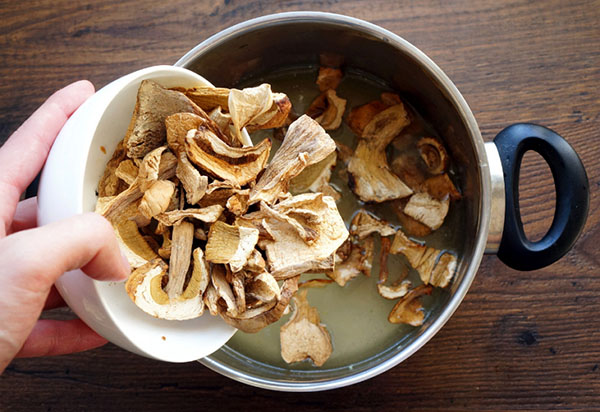 Una semplice ricetta: zuppa di crema con funghi