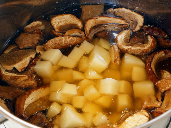 Una semplice ricetta: zuppa di crema con funghi
