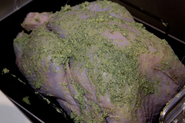 La ricetta del tacchino per il nuovo anno 2017 e il Natale - nel forno, multivark, in una padella con salsa di panna acida e verdure