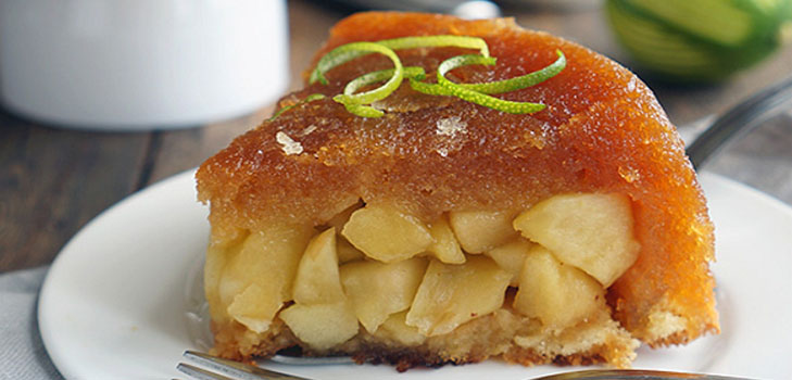Ricetta per squisiti apple charlotte con biscotti Savoyardi