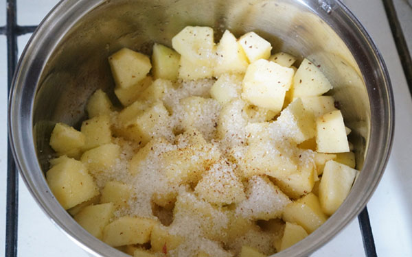 Ricetta per squisiti apple charlotte con biscotti Savoyardi