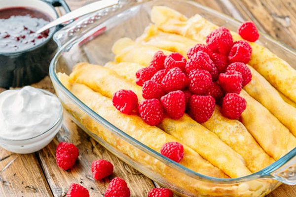 Ricette originali per frittelle su Pancake Day 2017 passo dopo passo con la foto: su latte, kefir, lievito, con ripieni per tutti i gusti
