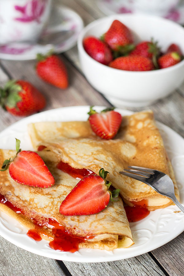 Ricette originali per frittelle su Pancake Day 2017 passo dopo passo con la foto: su latte, kefir, lievito, con ripieni per tutti i gusti
