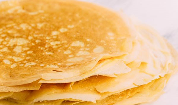 Ricette originali per frittelle su Pancake Day 2017 passo dopo passo con la foto: su latte, kefir, lievito, con ripieni per tutti i gusti