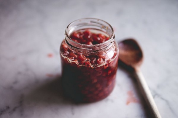 Rowan per l'inverno: ricette per billette dal consueto chokeberry rosso e nero