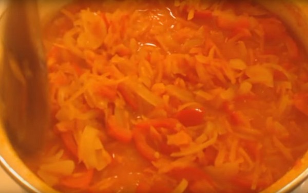 Insalata con riso e verdure per l'inverno. Ricette per insalata per l'inverno con riso e pomodori, zucchine, carote