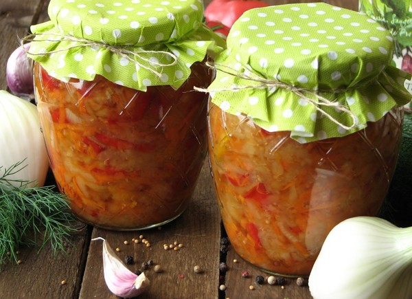 Insalata con riso e verdure per l'inverno. Ricette per insalata per l'inverno con riso e pomodori, zucchine, carote Insalata con riso e verdure per l'inverno. Ricette per insalata per l'inverno con riso e pomodori, zucchine, carote