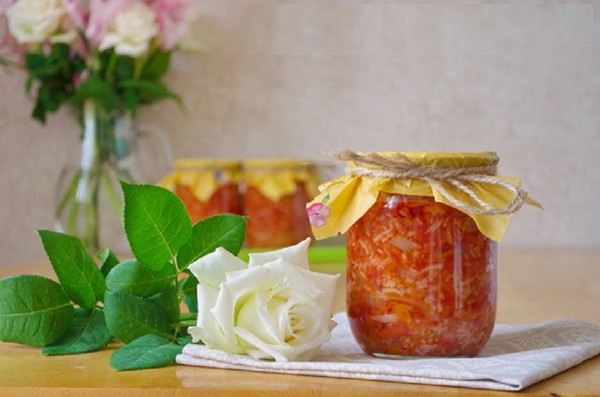 Insalata con riso e verdure per l'inverno. Ricette per insalata per l'inverno con riso e pomodori, zucchine, carote