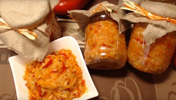 Insalata con riso e verdure per l'inverno. Ricette per insalata per l'inverno con riso e pomodori, zucchine, carote Insalata con riso e verdure per l'inverno. Ricette per insalata per l'inverno con riso e pomodori, zucchine, carote