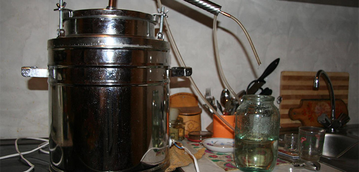La classica ricetta per il chiaro di luna dal succo di betulla
