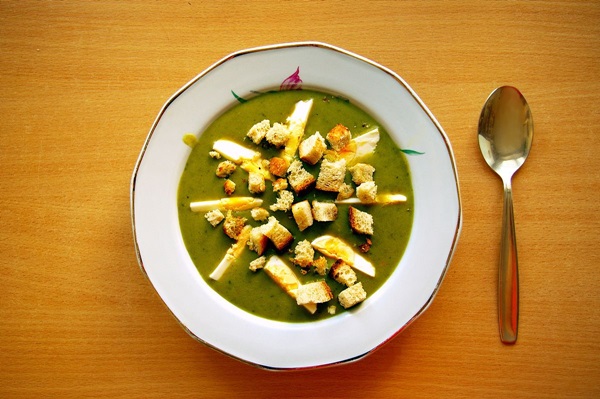 Zuppa verde di acetosa
