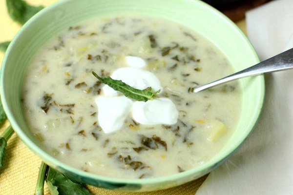 Zuppa verde di acetosa
