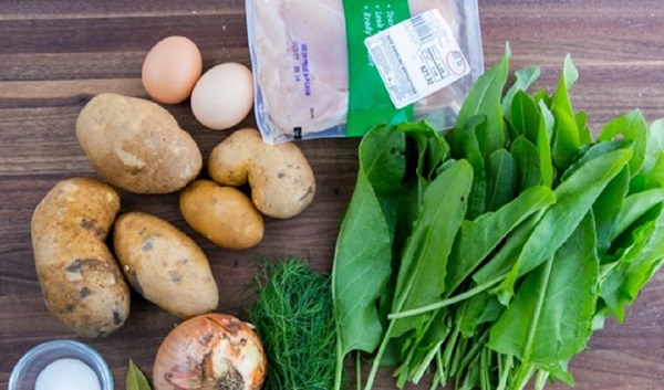 Zuppa verde di acetosa
