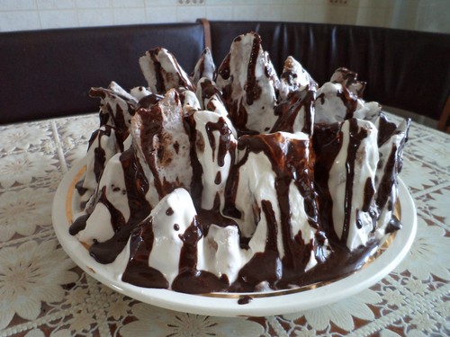 Torta Grafskie rovine con panna acida