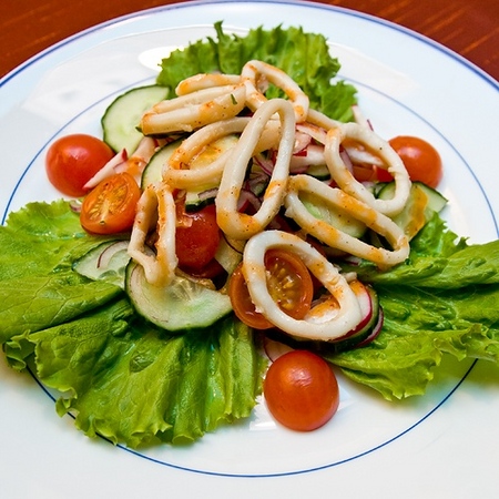 Decorazione tavolo in quercia - insalata di calamari