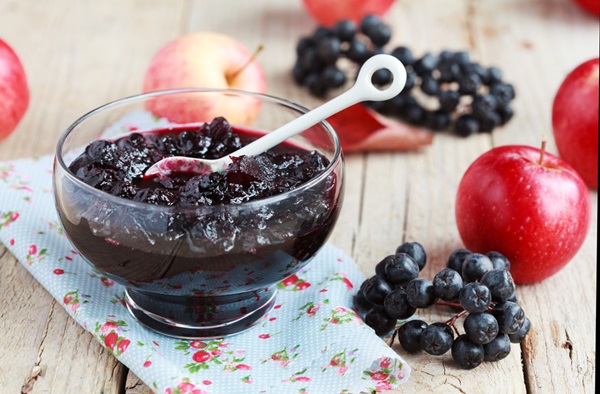 Marmellata di aronia nera