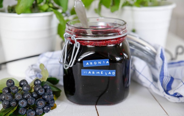 Marmellata di aronia nera