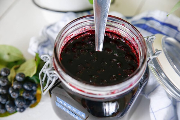 Marmellata di aronia nera