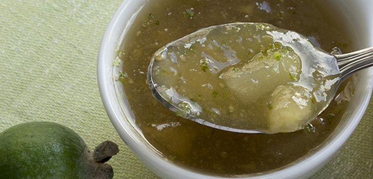 Jam from feijoa senza cottura, una ricetta per marmellata viva con una foto
