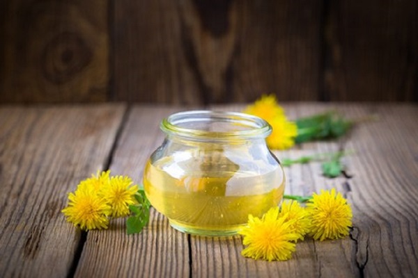 Marmellata e miele di denti di leone con acido citrico e senza acido