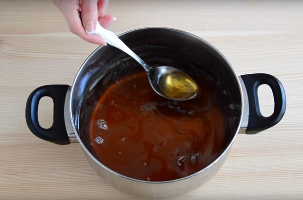 Marmellata e miele di denti di leone con acido citrico e senza acido