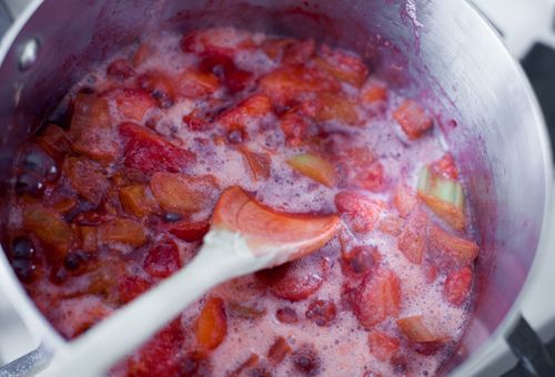 Marmellata con fragole al rabarbaro