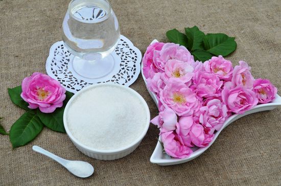 La ricetta della classica confettura di rose La ricetta della classica confettura di rose