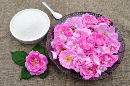 La ricetta della classica confettura di rose