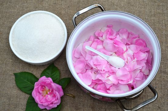 La ricetta della classica confettura di rose