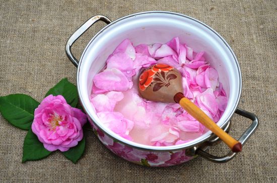 La ricetta della classica confettura di rose