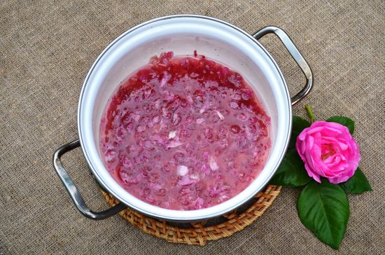 La ricetta della classica confettura di rose