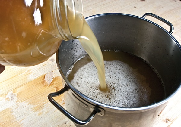 Vino fatto in casa dalle mele