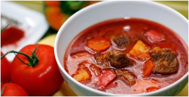 gulasch con pomodori