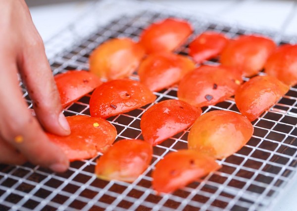 Pomodori essiccati al sole, ricette a casa. Come preparare pomodori essiccati al sole in un essiccatore di verdure, forno, per l'inverno