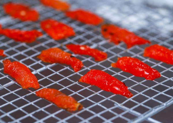 Pomodori essiccati al sole, ricette a casa. Come preparare pomodori essiccati al sole in un essiccatore di verdure, forno, per l'inverno