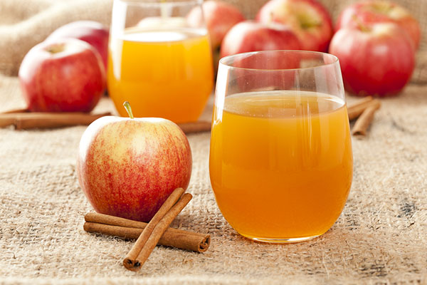 Come preparare il succo di mela per l'inverno