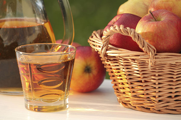 Come preparare il succo di mela per l'inverno