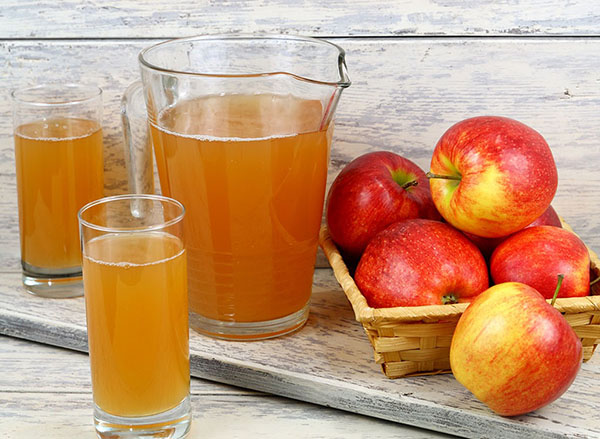 Come preparare il succo di mela per l'inverno