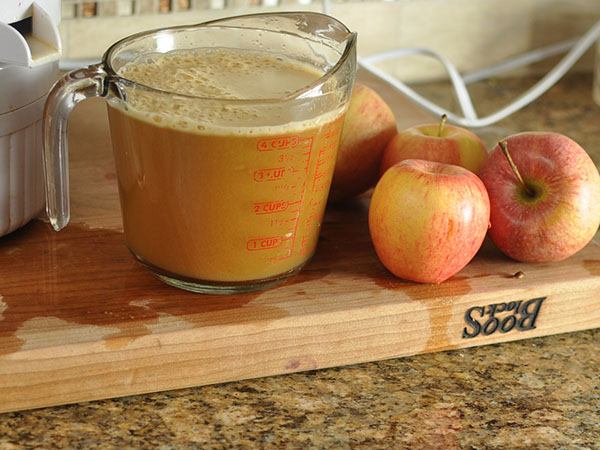 Come preparare il succo di mela per l'inverno