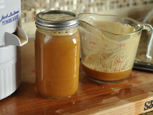 Come preparare il succo di mela per l'inverno