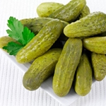 Raccolta di cetrioli per l'inverno