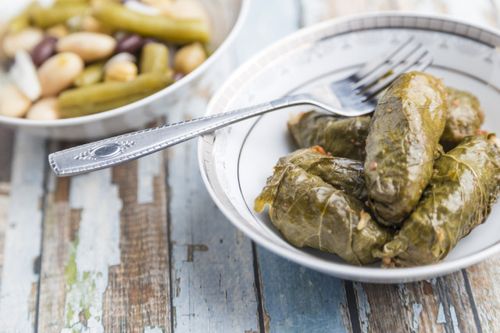 Raccolta di foglie di vite per dolma per l'inverno. Foglie d'uva per l'inverno: come comprimere