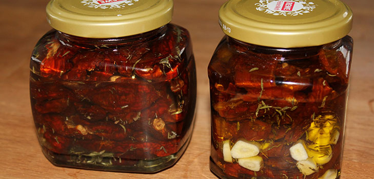 Antipasto di pomodori rossi e verdi per l'inverno - ricette leccate le dita