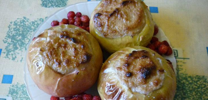 Mele al forno nel forno a microonde - gustoso e utile!