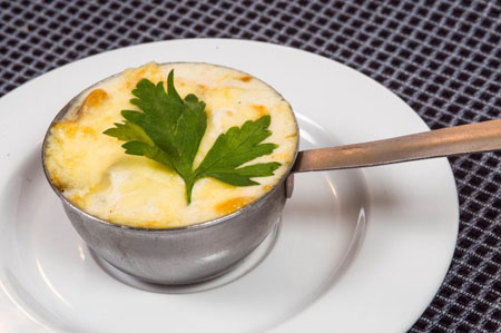 Julienne con pollo e funghi: come cucinare a casa