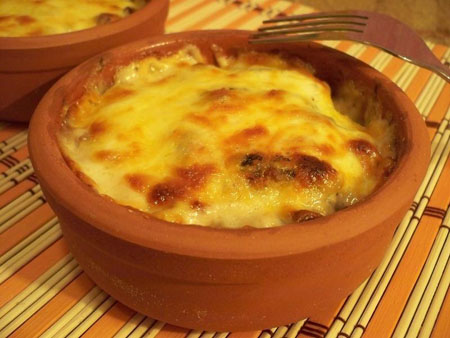 Julienne con pollo e funghi: come cucinare a casa
