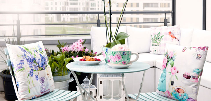 Estate in città: come organizzare un balcone per riposare